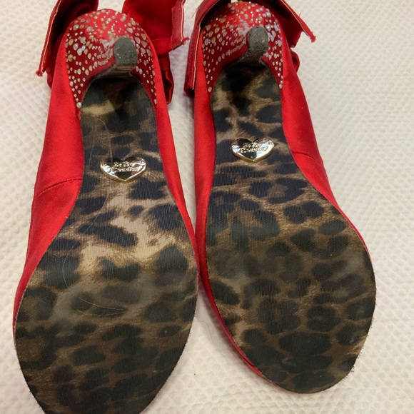 Red Heels - Picture 4 of 8